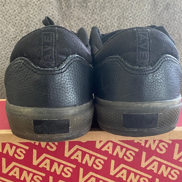 Vans Men\'s Black Low-Top Sneakers